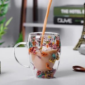Çift Cidarlı Çift Camlı Borosilikat Gerçek Kurutulmuş Çiçekli Kulplu Hediyelik Cam Kupa Bardak 250 ml
