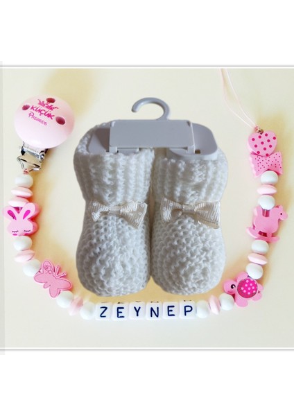Isimli Bebek Emzik Zinciri ve Beyaz Patik Seti BEZYI872