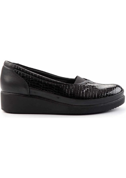 Parlak Siyah Kroko Leather Kadın Casual Ayakkabı K01586060111