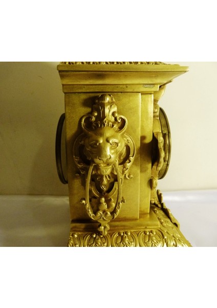 Fransız Bronz Saat ve Çift 4 Kollu Şamdan Takımı. 19 Y.y. Saat Y.47CM. Şamdan Y.55CM fiyatları