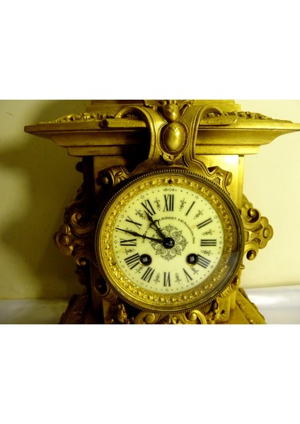 Fransız Bronz Saat ve Çift 4 Kollu Şamdan Takımı. 19 Y.y. Saat Y.47CM. Şamdan Y.55CM fırsatları