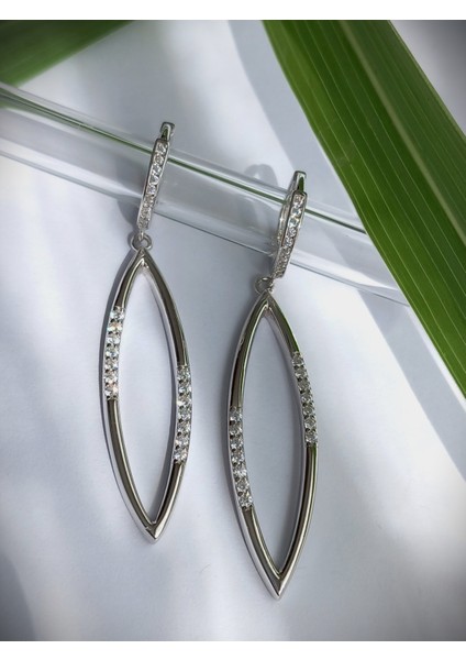 925 Ayar Gümüş Rodyumlu Yeni Trend Oval Kadın Küpe Yılbaşı Yeni Yıl Hediye