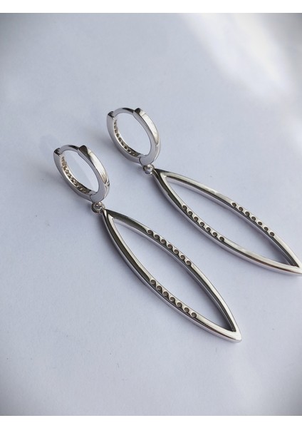 925 Ayar Gümüş Rodyumlu Yeni Trend Oval Kadın Küpe Yılbaşı Yeni Yıl Hediye indirimleri