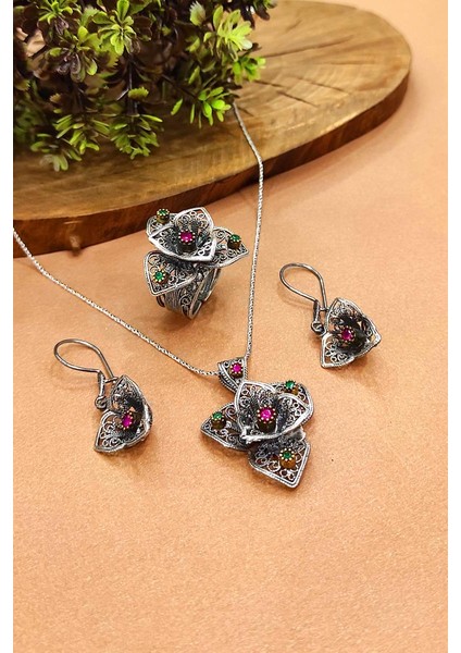 Yakut Taşlı Telkari Gümüş Set Oksitli 925 Ayar Kolye Küpe Ayarlanabilir Yüzük AKS-20108