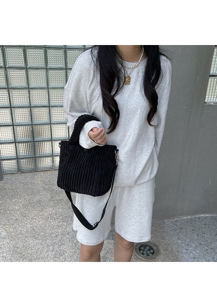 STYLE10 Sonbahar ve Kış Yeni Tote Çanta Kadife Peluş Messenger Taşınabilir Rahat Küçük Çanta Kadın Çanta (Yurt Dışından) fiyatları