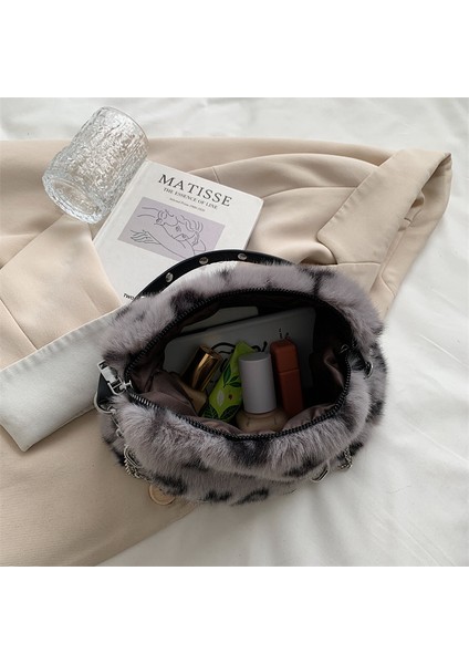 4 Yeni Leopar Baskı Peluş Zincir Dikdörtgen Rahat Omuz Çantası Moda Sonbahar ve Kış Çok Yönlü Kadın Peluş Tote Çanta (Yurt Dışından) fiyatları