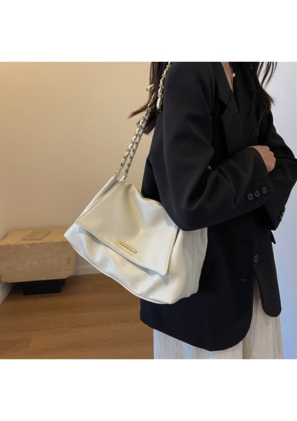 Kadınlar Için Popüler Retro Moda Büyük Kapasiteli Koltuk Altı Çantası 2023 Yeni Sonbahar ve Kış Basit Zincir Omuz Crossbody Çanta (Yurt Dışından) modelleri