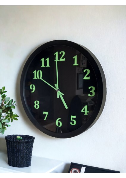 Fosforlu Gece Karanlıkta Parlayan Siyah Duvar Saati Çap 30 cm Plastik
