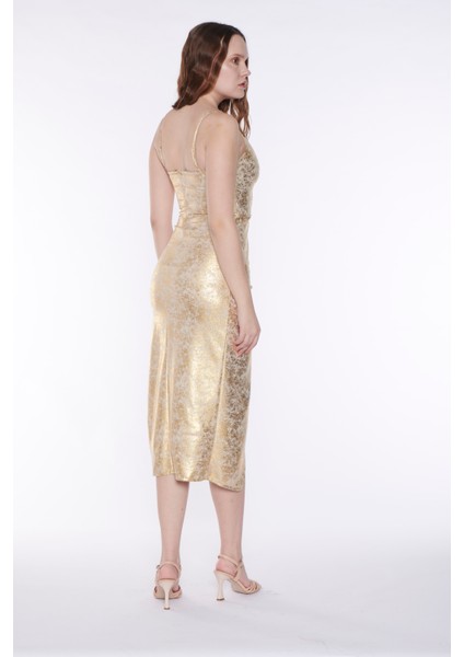 Altın Sarısı Baskılı Önü Yırtmaçlı Elbise fırsatları