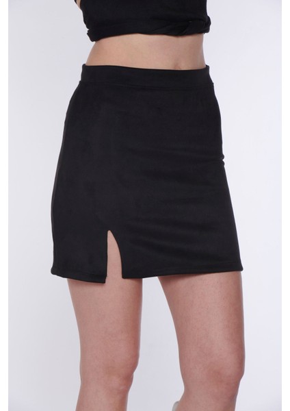 Süet Yırtmaç Detaylı Mini Etek
