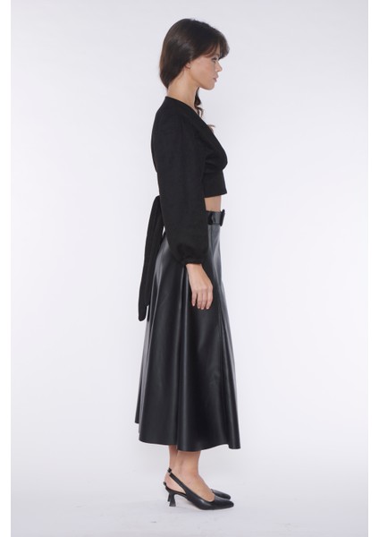 Siyah Süet Arkadan Bağcıklı Crop Buluz modelleri