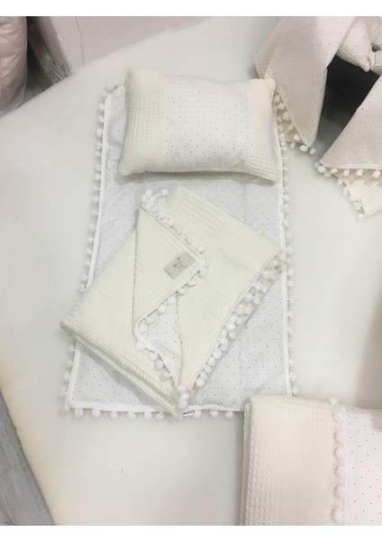 Krem Çok Amaçlı Babynest , Puset Örtüsü ve Minderi , Alt Açma ve Battaniye, Nevresim Takımı 15'li Set indirimleri