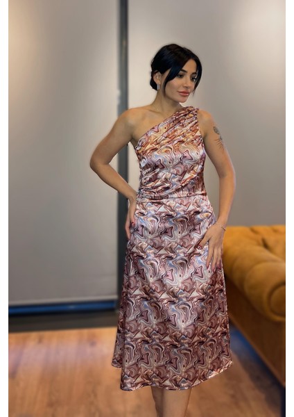Pembe Vücuda Oturan Midi Tek Omuz Saten Elbise