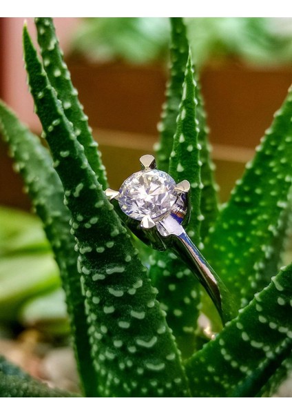 HRD Sertifikalı 1,01 Karat Pırlantalı Tektaş Yüzük modelleri