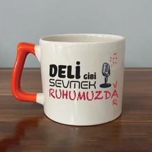 Mor Mürekkep Deli Gibi Sevmek Ruhumuzda Var Baskılı Turuncu Kulplu D Kupa