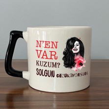 Mor Mürekkep Nen Var Kuzum? Baskılı Siyah Kulplu D Kupa