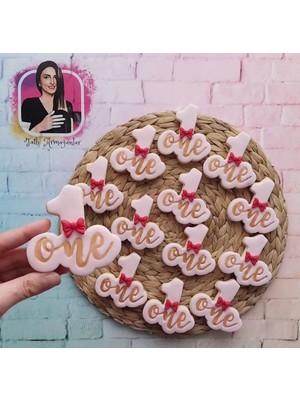 Tatlı Armağanlar Gold One Yazılı 1 Yaş Kız Bebek Doğum Günü Butik Kurabiye 20 Adet Yenilebilir Şeker Hamuru