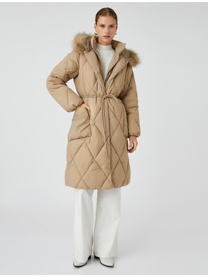 Koton Şişme Mont Peluş Detaylı Kemerli Çıtçıtlı Kapüşonlu