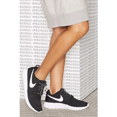 Buy black nike roshe run on sale