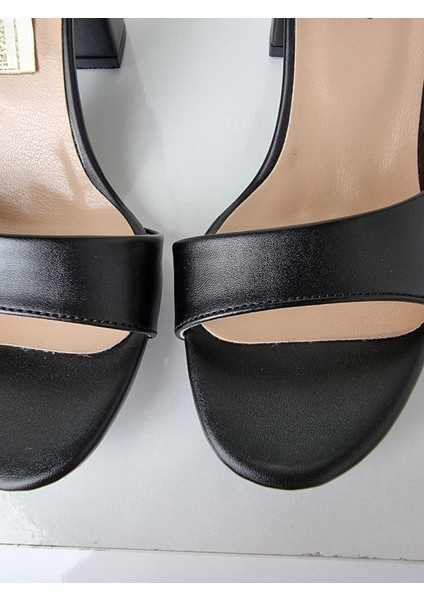 149 Bilekten Bağlı Kalın Topuklu Sandalet Siyah fiyatları