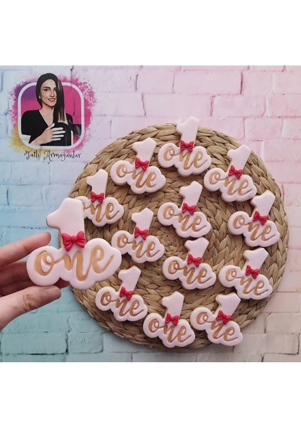 Gold One Yazılı 1 Yaş Kız Bebek Doğum Günü Butik Kurabiye - 20 Adet