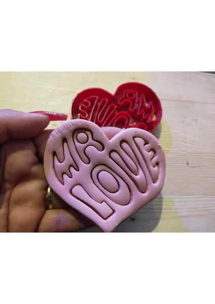 Mr. Love Yazılı Kalp Kurabiye Kalıbı 9x8 cm modelleri