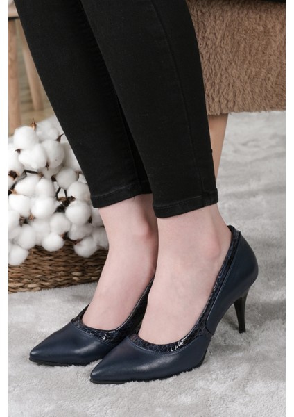 Hakiki Deri Stiletto Lacivert Topuklu Ayakkabı - 7,5 Cm İnce Topuk Sivri Burun - El İşçiliği Rugan Yılan Desen Premium Deri GRS004-LC