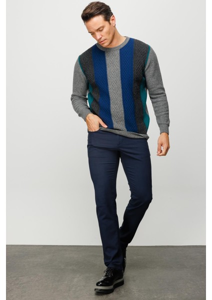 Erkek Sıfır Yaka Önü Renkli Yürütmeli Yün Kazak Füme modelleri