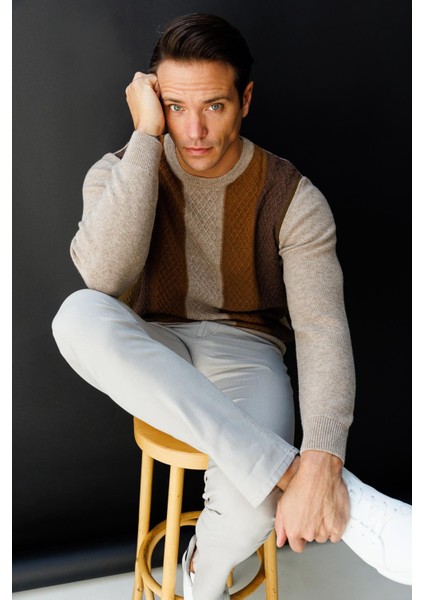 Erkek Sıfır Yaka Önü Renkli Yürütmeli Yün Kazak K.bej indirimleri