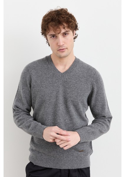 Erkek V Yaka Basic Yün Kazak Füme modelleri