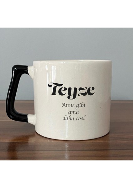 Teyze Baskılı Siyah Kulplu D Kupa
