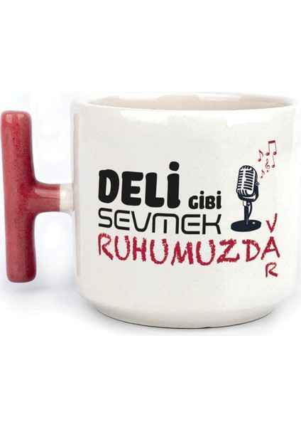 Deli Gibi Sevmek Ruhumuzda Var Baskılı Kırmızı Kulplu T Kupa