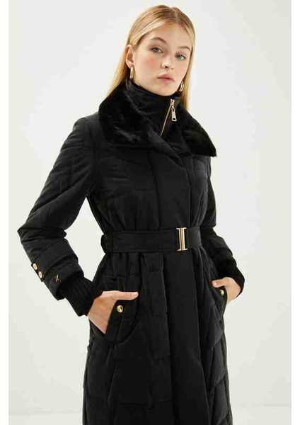 Yakası Kürk ve Kemer Detaylı Şişme Mont modelleri