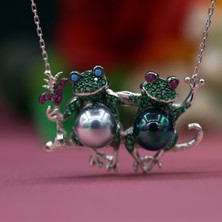 Yeşil Taşlı Sevimli Aşık Kurbağa Gümüş Kolye