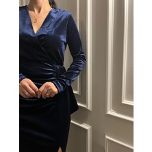 Büşce Yanı Büzgülü Lacivert Elbise