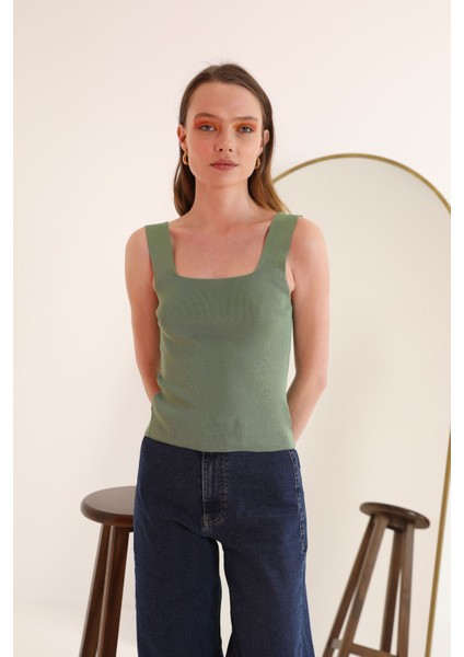 Triko Kumaş Kare Yaka Kadın Crop-Çağla modelleri