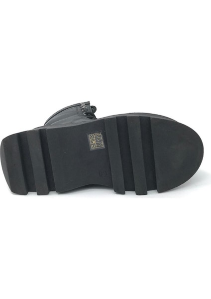 Z4022179 Bot Siyah