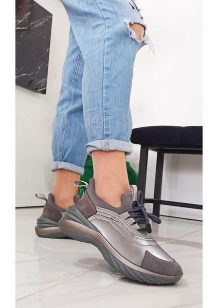 Gri Renk Bağcıklı Paraşüt Malzeme Kadın Spor Ayakkabı
