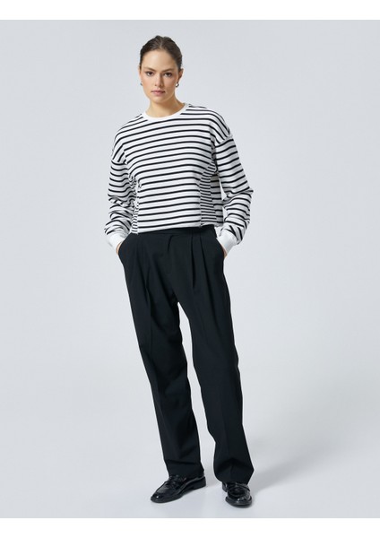 Bisiklet Yaka Sweatshirt Beli Eskitme Detaylı