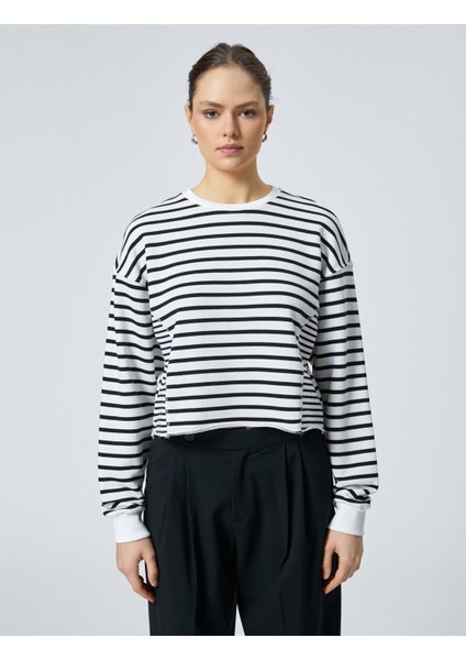Bisiklet Yaka Sweatshirt Beli Eskitme Detaylı