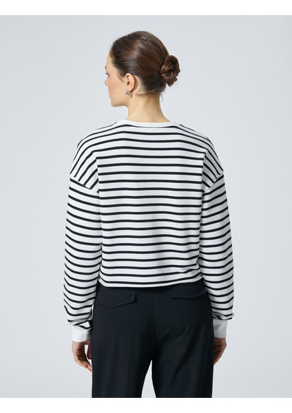 Bisiklet Yaka Sweatshirt Beli Eskitme Detaylı