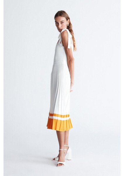 Styleboom x Peraluna Kelly Dress Askılı Bağlama Detaylı Rahat Kesim Midi Boy Yazlık Kadın Triko Elbise ekru modelleri
