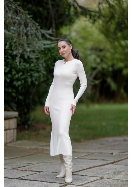 Styleboom x Peraluna Dorset Dress Toka Detaylı Ribana Örgü Midi Kadın Triko Elbise - Ekru