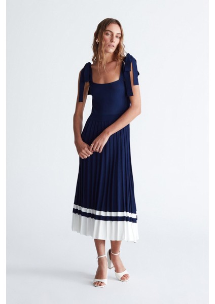 Styleboom x Peraluna Kelly Dress Askılı Bağlama Detaylı Rahat Kesim Midi Boy Yazlık Kadın Triko Elbise lacivert fiyatları