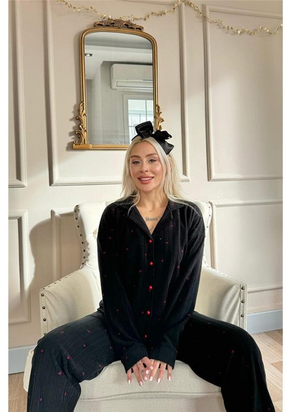 Siyah Jantung Desenli Önden Düğmeli Peluş Polar Pijama Takımı modelleri