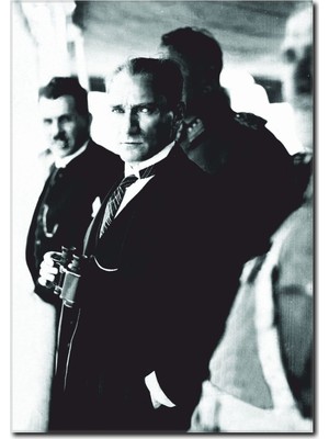 La Vita E Bella Atatürk Dürbünle Bakarken Kanvas Tablo KA-1016