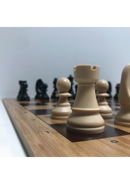 Floklu Profesyonel Satranç Taşları ( 95 mm ) - Ahşap Zemin