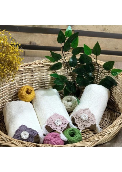 El Işlemeli Püskül Motif Çeyizlik Havlu
