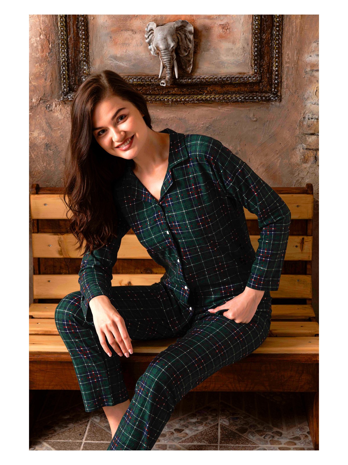 Nisanca Kışlık Düğmeli Ekose Desen Yılbaşı Temalı Kadın Süet Pijama Takımı