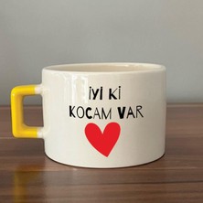 Mor Mürekkep Iyi Ki Kocam Var Baskılı Sarı Kulplu C Sevgililer Günü Fincanı
